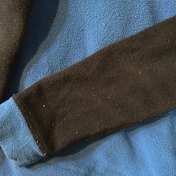 Vineyard vines kids pullover sweatshirt 🚤 - Picture 3 of 5